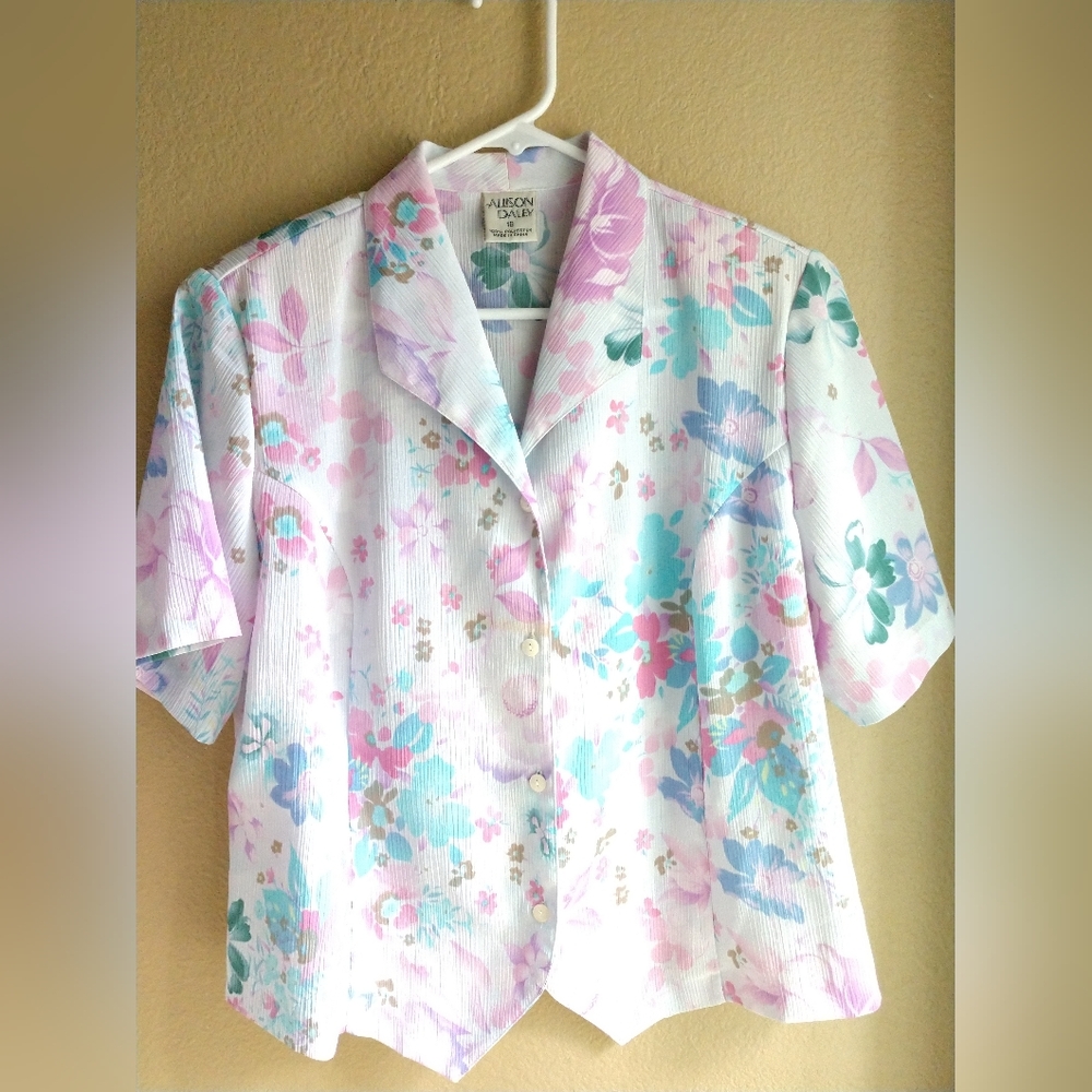 Pretty Allison Daley Pastel Floral Blouse Short Sleeve White Multicolor Size 16P